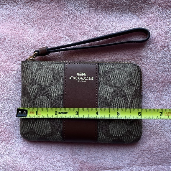 NWT🤎Coach Corner Zip Wristlet 🤎 - Picture 9 of 9